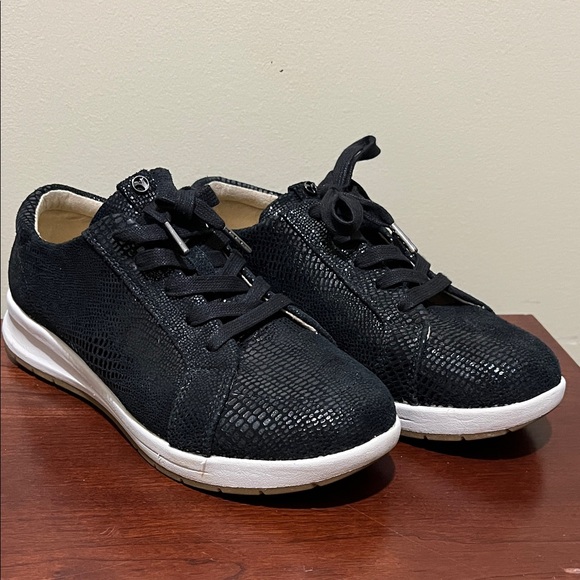 Aetrex Shoes - Revere Athens - Lizard - Black Sparkly Textured Sneakers